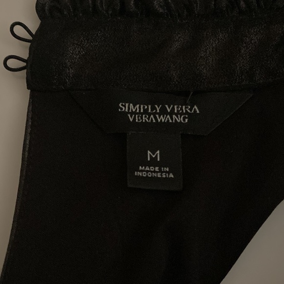 Simply Vera Wang pleated lined black sleeveless/in cut neck dress 100% polyester - Picture 7 of 9